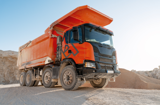 2 camions 8x4 bibennes